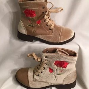 Yoki Faux Velvet Lace Up sz 7 Combat Boot Taupe